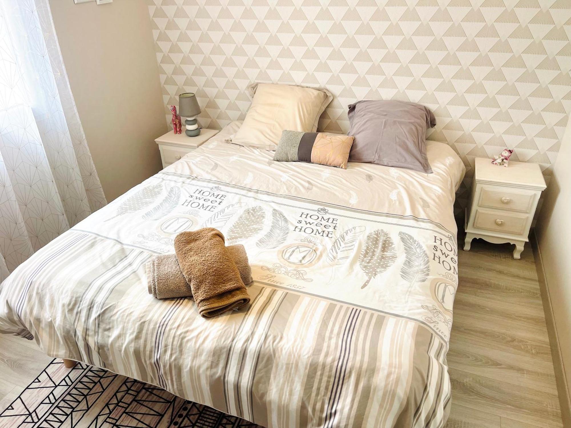 Petite Maison Au Calme Poupry Extérieur photo
